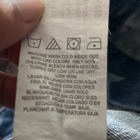 Rock and Republic Gun Show Distress Denim Vest - Picture 11 of 15